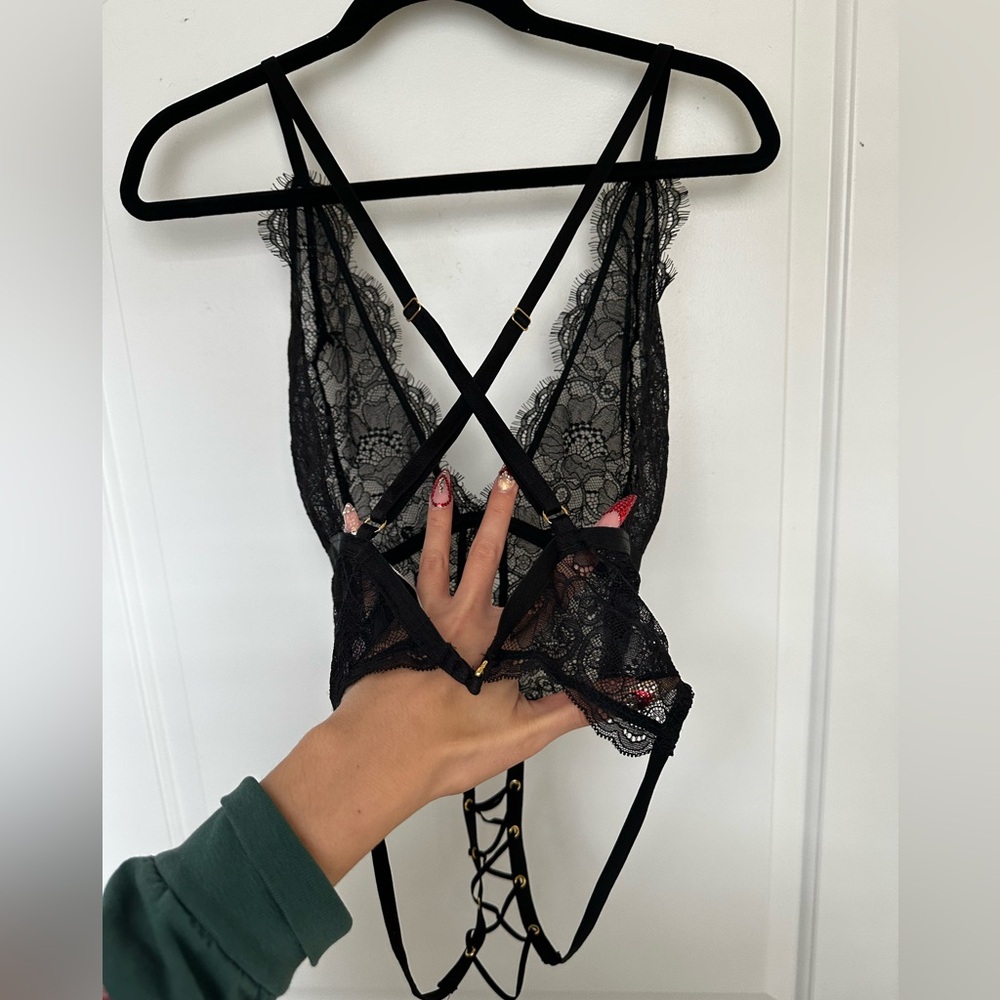 Victoria's Secret Black Lace Strappy Teddy - Picture 4 of 11